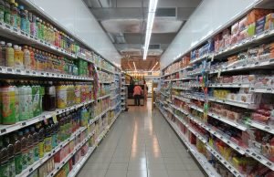 퍼주기의 결과로 돌아 온 인플레의 저주 grocery store
